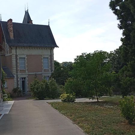 Le Manoir Sequoia Hotel Airvault Екстериор снимка