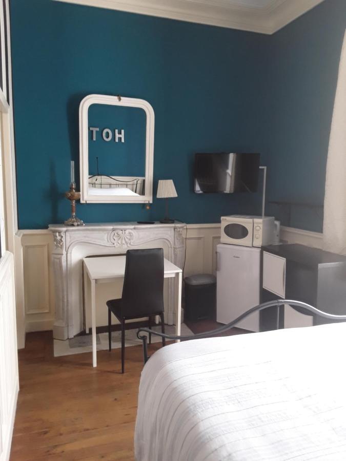 Le Manoir Sequoia Hotel Airvault Екстериор снимка