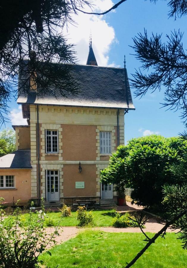 Le Manoir Sequoia Hotel Airvault Екстериор снимка
